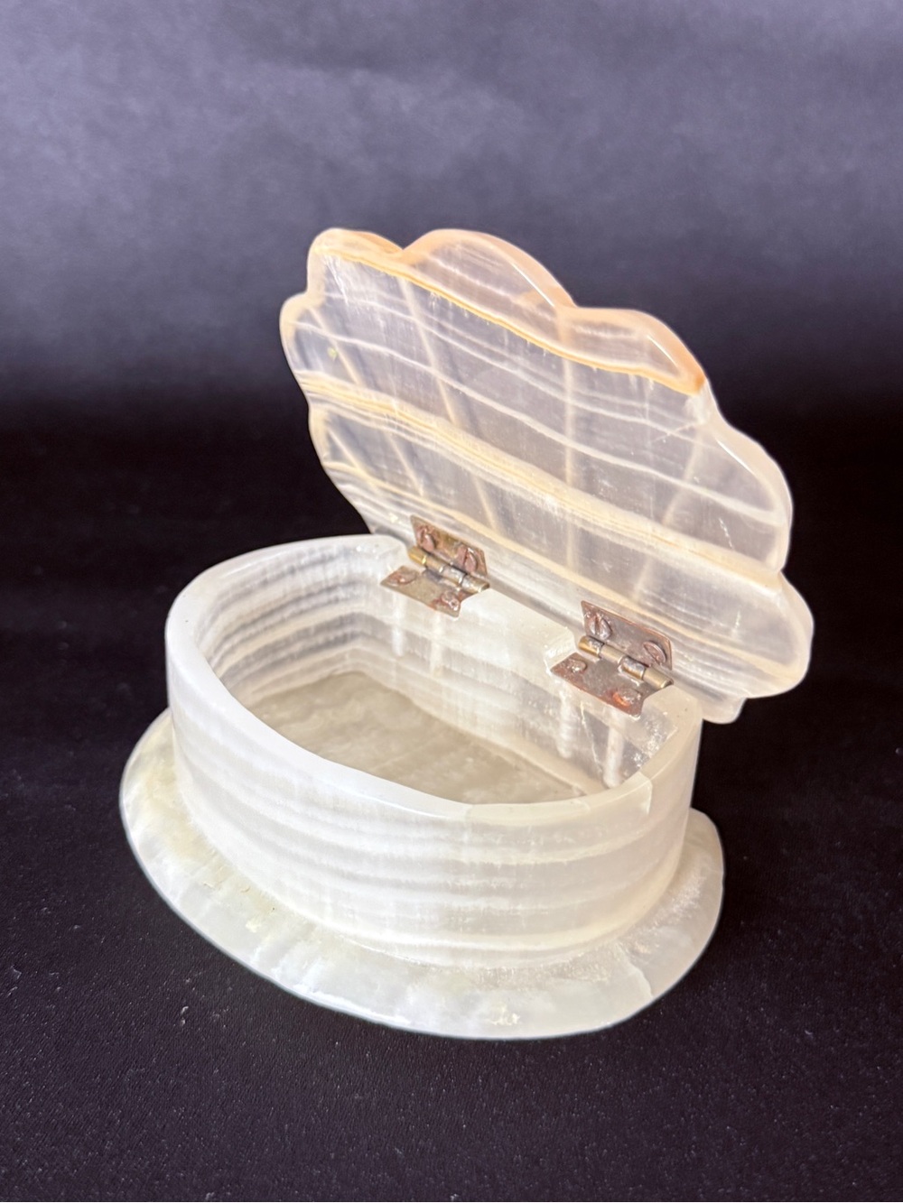Vintage Sea Shell ClamShaped Onyx Marble Trinket Jewelry Box Feet Hinged 4” X 3”